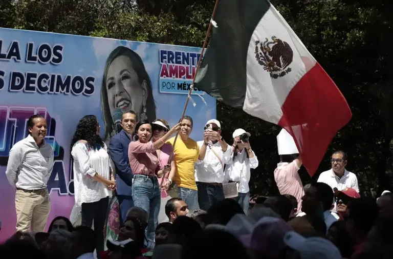 mitin-frente-amplio-por-mexico-parque-juarez
