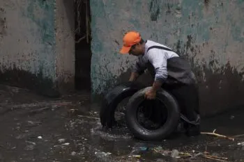 Ayuntamiento de Puebla retira 3 toneladas de basura en el Puente Negro