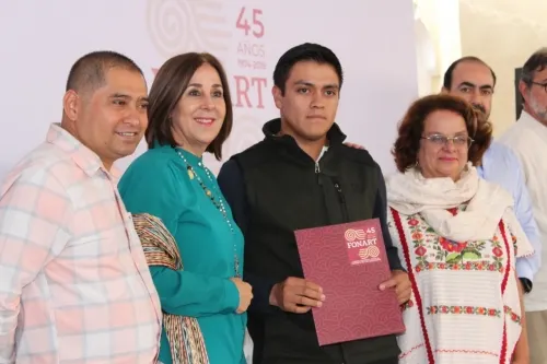 Artesanos de Hueyapan y Pahuatlán destacan en concurso nacional de textiles