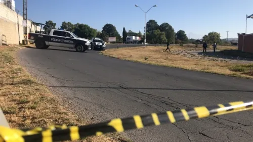 Dejan encobijado en el puente de la colonia La Joya