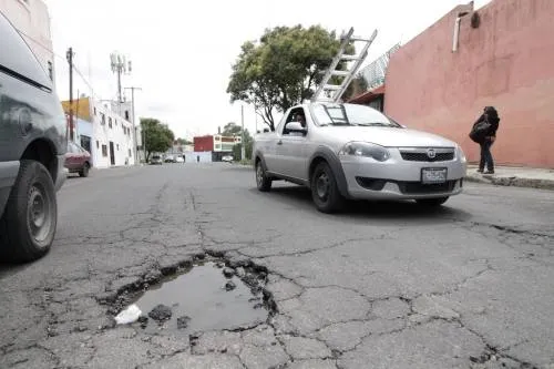 Municipio beneficiará a 50 empresas poblanas para poner en marcha programas de bacheo