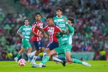 Santos vence a Chivas y escala posiciones en la Liga MX