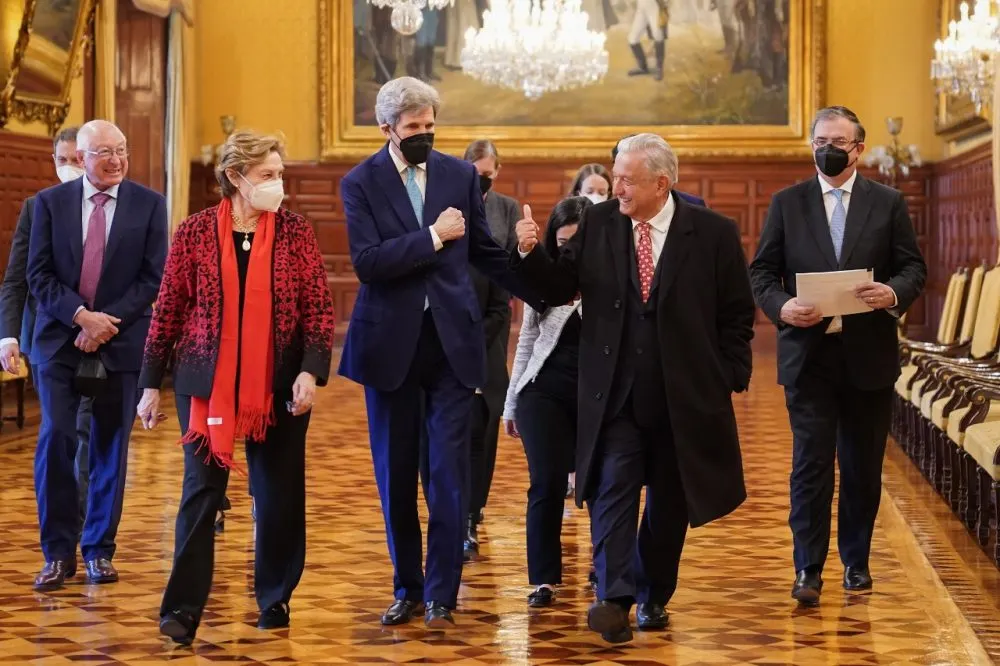AMLO Kerry