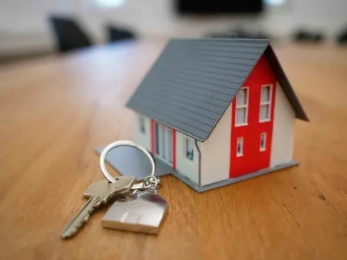 Así es como puedes ahorrar y comparar tu primera casa