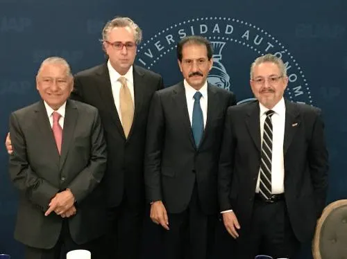 Melquiades Morales entregó su cargo como presidente del Consejo Directivo de la Fundación BUAP