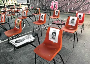 La tragedia dio recursos a Ayotzinapa; recibió partida especial