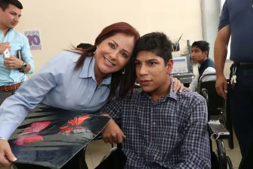 Dinorah López de Gali fortalece la educación e integración laboral