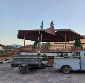 Retiran kiosco del zócalo de Zacatlán por temporada navideña