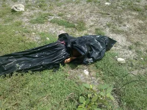 Encuentran a un hombre ejecutado y embolsado en Atencingo