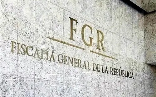 Investiga FGR a funcionario que insultó a tuitera por criticar a AMLO