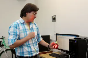 Dispositivo portable para localizar venas subcutáneas, se diseña en BUAP