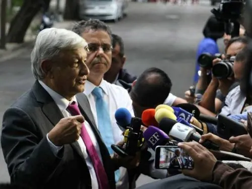 López Obrador se reúne con el gobernador del Banco de México