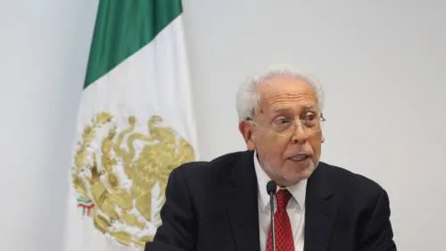 Secretaría del Trabajo remueve del cargo a Basilio González tras 27 años al frente de Conasami
