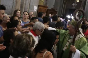 Fieles no deben perder el rumbo de la vida por el dinero: Arzobispo