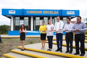 Encabeza gobierno dignificación de desayunadores en Acatlán