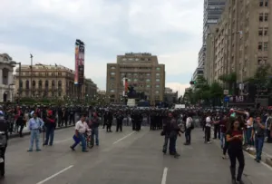 Granaderos impiden concentración de la CNTE en zócalo capitalino