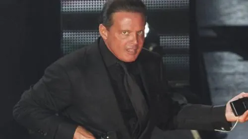 A Luis Miguel “le llueve sobre mojado”, ¡hackearon sus redes sociales!