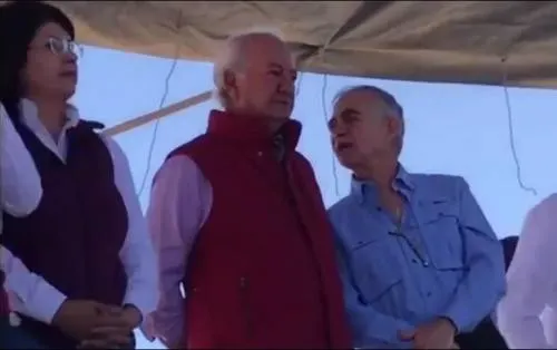 Video: Suegro de Emilio Azcárraga acompaña a López Obrador en mitin
