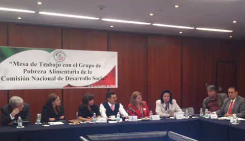 Salvador Escobedo acudió al Senado a presentar estrategias en combate a pobreza alimentaria