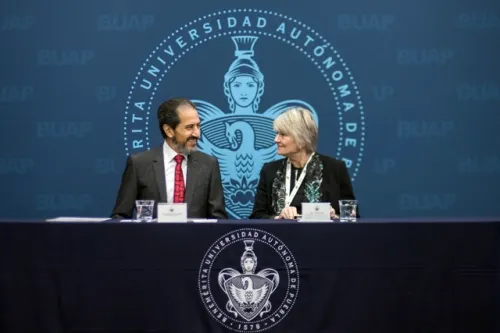 Educación superior debe conservar su carácter humanístico: Esparza Ortiz