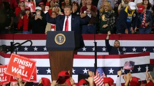 ‘Hagamos a América segura otra vez’… Trump cierra su mitin en Texas al ritmo de The Rolling Stones