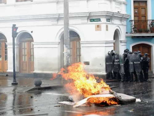 ¿Te quejas del precio de la gasolina?, en Ecuador reina el caos