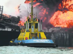 Buque de Pemex se incendia cerca del Puerto de Veracruz; no hay heridos