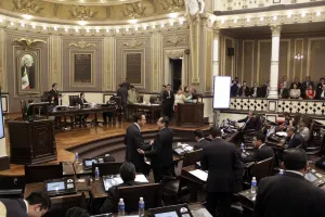 Huye del Congreso titular del Colegio de Notarios por tema Armando Guerrero