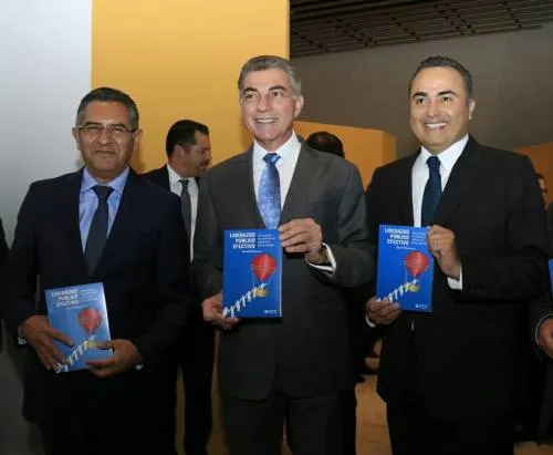Auditor David Villanueva presentó su Libro “Cómo Dirigir a las instituciones públicas”