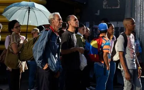 Gobierno de Maduro dice que venezolanos regresarán tras éxodo a Perú
