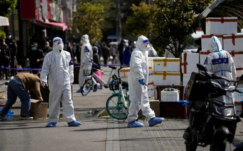 Muertes por COVID suben un 40% en el mundo