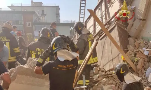 Colapsa edificio en Italia; hay varios desaparecidos
