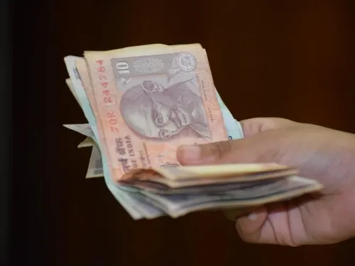 Llevan cadáver de hombre a banco para sacar sus ahorros y pagar funeral