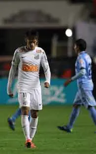 Neymar sufre agresión en Bolivia : (VIDEO)