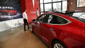 Tesla, con problemas para entregar sus autos