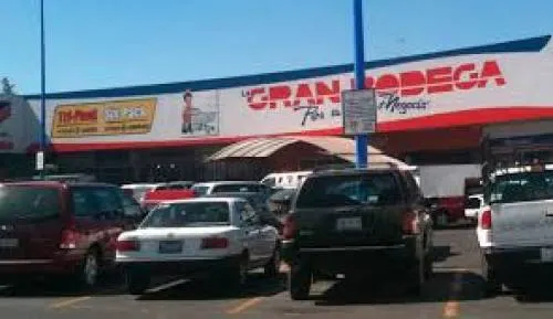 Dañan y saquean un cajero en plaza comercial de Xilotzingo