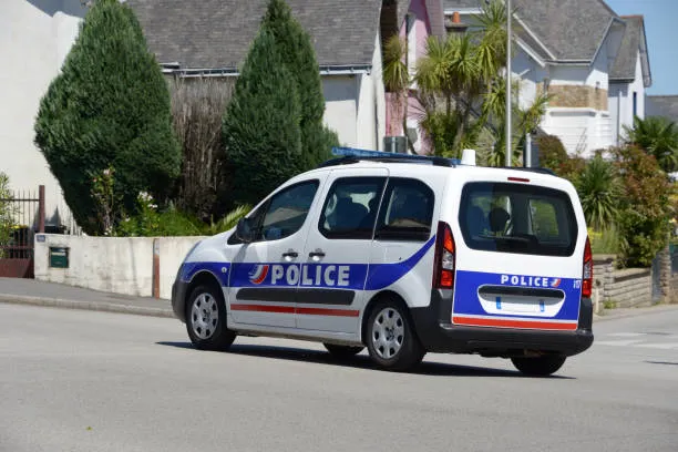 Violento ataque en escuela de Francia deja un muerto y tres heridos por un menor armado en Nantes