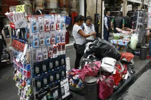 Acuerdos con ambulantes impiden retirarlos en su totalidad: Ayuntamiento