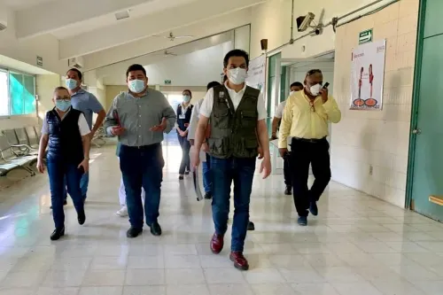 Zoé Robledo recorre unidades médicas de IMSS en Tabasco