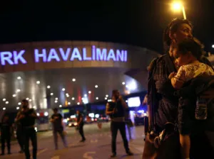 Un mexicano, entre los evacuados por atentado en Estambul