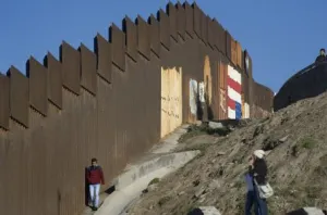 EU lanza la convocatoria para construir muro con México