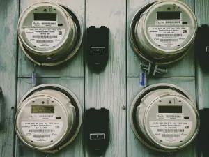 Precios aumentan 2.6% en mayo, energéticos y tarifas de gobierno la contienen