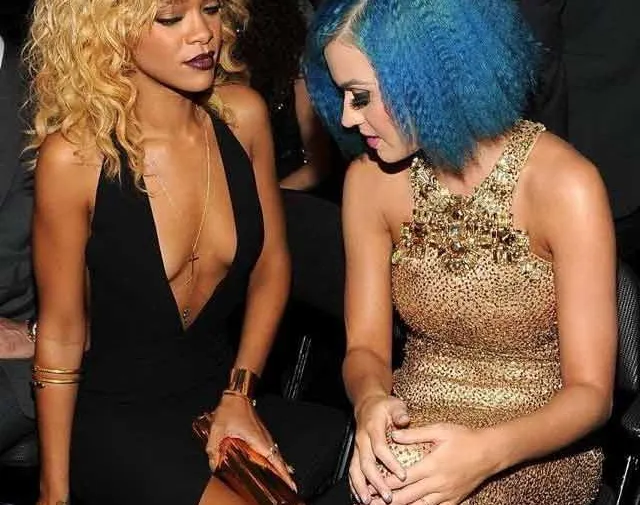 Rihanna hace show con Cheryl y Katy