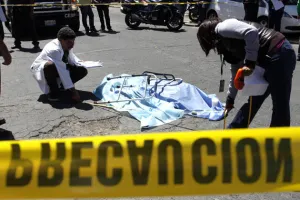 Unidad de la Ruta Azteca arrolla a septuagenaria frente a Cáritas