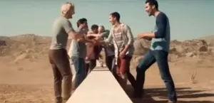 VIDEO: Tecate planea burlarse del muro de Trump en un spot que lanzará durante el debate con Hillary