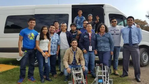 Estudiantes de la U. Tecnológica de Xicotepec de J. ganan concurso nacional de robótica