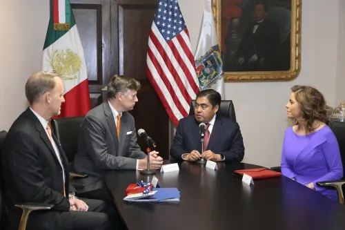 En Puebla hay estabilidad, afirma Barbosa a embajador de Estados Unidos
