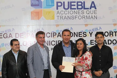 Entrega gobierno aportaciones a los 217 municipios