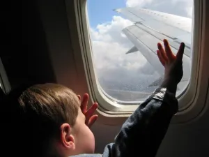Segob instaura nuevo requisito para que menores viajen fuera del país