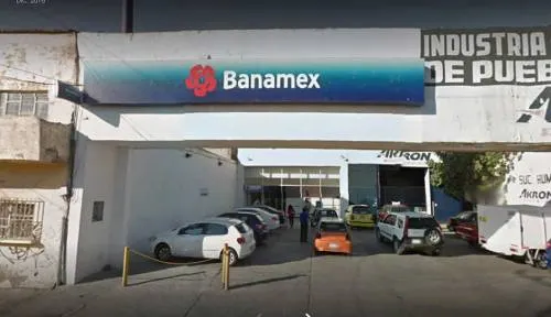 A punta de pistola asaltan banco en la colonia Humboldt